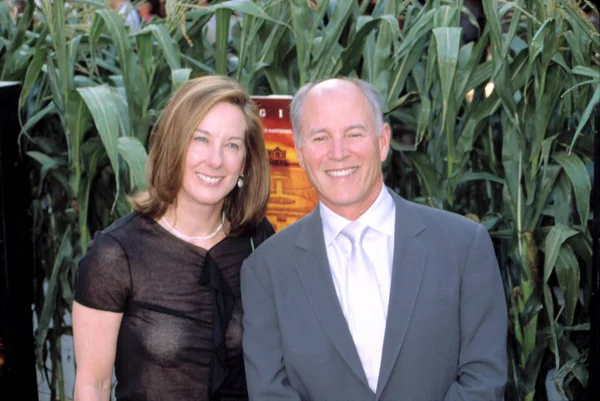 Kathleen Kennedy Frank Marshall Producers Premiere Signs 2002 Contino — Stock Photo, Image