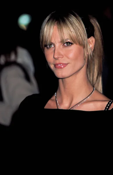 Heidi Klum Bij Première Van Bendes Van New York 2002 — Stockfoto