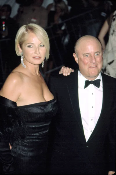 Ellen Barkin Ron Perelman Metropolitan Museum Art Goddess Gala 2003 — Stock Photo, Image