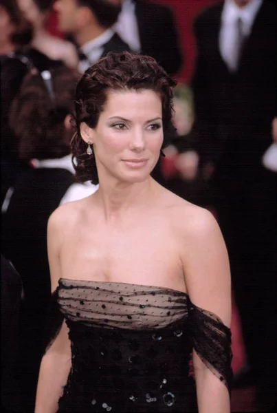 Sandra Bullock Valentino Tragend Bei Den Academy Awards 2002 Von — Stockfoto