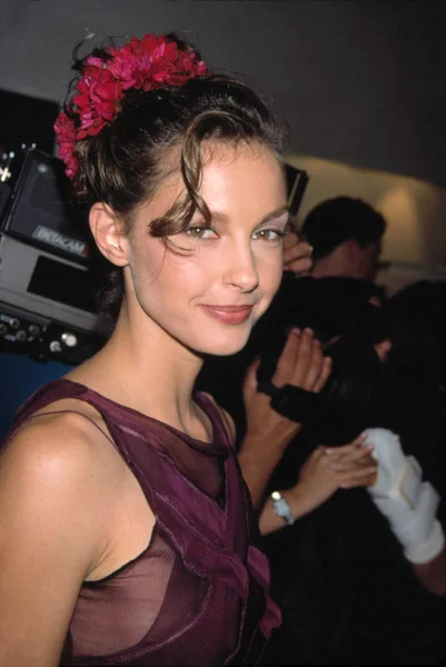 Ashley Judd Vistiendo Vestido Alberta Ferretti Apertura Tienda Philisophy Alberta — Foto de Stock
