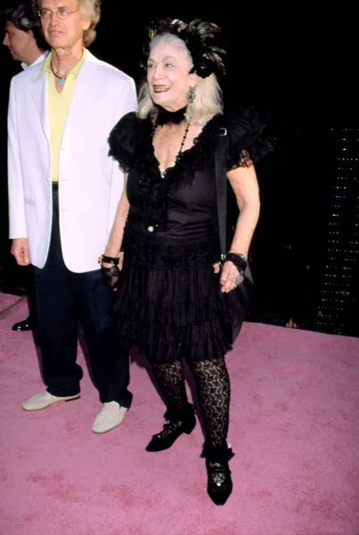 Sylvia Miles Bei Der Premiere Von Sex City 2002 — Stockfoto