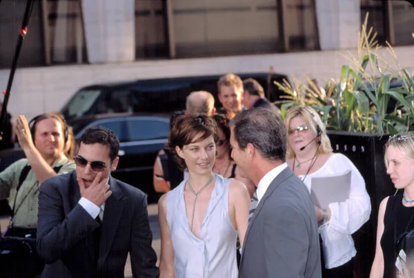 Joaquin Phoenix Kız Arkadaşı Mel Gibson Işaretler Prömiyeri 2002 Contino — Stok fotoğraf