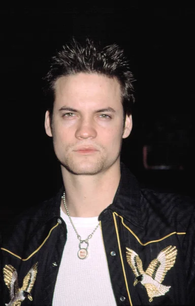 Shane West 戴着白色垃圾项链 摇篮2的坟墓 首映式上 2003 — 图库照片