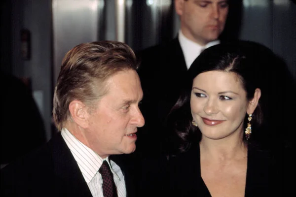 Michael Douglas Catherine Zeta Jones Estreno Runs Family 2003 Por — Foto de Stock