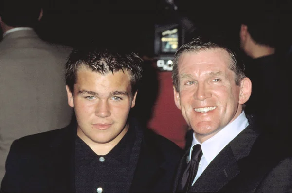 アンソニー ヒールドと彼の息子レッドドラゴンの初演で 2002 ニューヨーク Contino — ストック写真