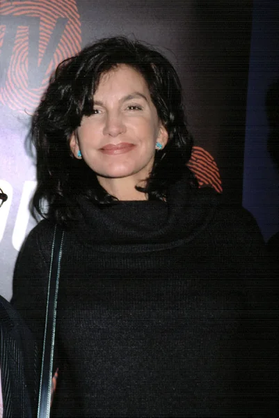 Mercedes Ruehl dernek tarafından suçluluk prömiyeri, NY 3/11/2002 