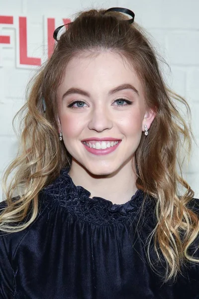 Sydney Sweeney Bij Aankomsten Voor Alles Zuigt Serie Première Netflix — Stockfoto