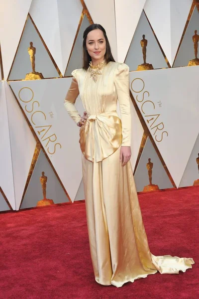 Dakota Johnson Vistiendo Gucci Las Llegadas Los 89Th Academy Awards — Foto de Stock