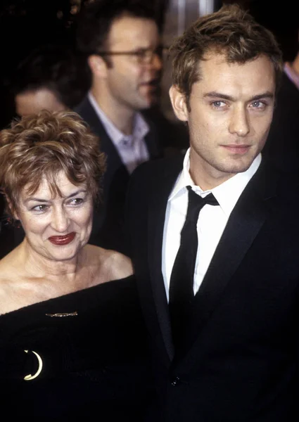 Jude Law Mother Maggie Law Premiere Cold Mountain 2003 John — стоковое фото