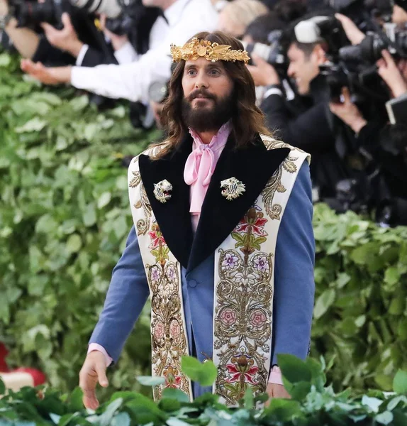 Jared Leto Llegada Heavenly Bodies Fashion Catholic Imagination Met Gala Imágenes de stock libres de derechos