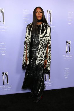 Naomi Campbell (Alexander Mcqueen giyiyor) Koku Vakfı Ödülleri için gelenler, Alice Tully Hall Linocln Center, New York, Ny Haziran 12, 2018. Fotoğraf: Jason Mendez / Everett Koleksiyonu