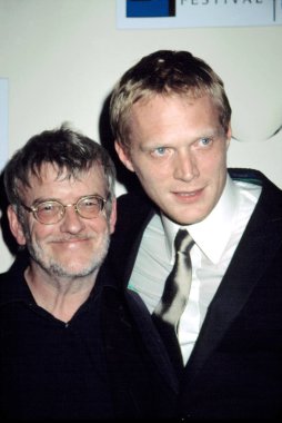 Thaddeus Sullivan (Yönetmen) ve Paul Bettany Tribeca Film Festivali 'nde Me Heart prömiyerinde, NY 5/9/2003, CJ Contino tarafından
