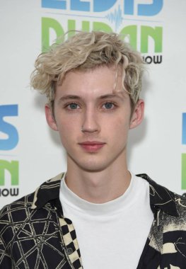Troye sivan içinde Troye sivan için Elvis duran ve sabah Show Z-100, Z-100 Studios, New York, NY Ocak 22, 2018. Fotoğraf: Derek Storm/Everett Collection