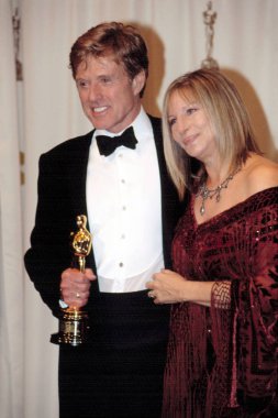 Robert Redford ve Barbra Streisand Akademi Ödülleri 'nde, 3/24/2002, La, CA, Robert Hepler tarafından.