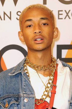 Jaden Smith Volez, Vogez, Voyagez Louis Vuitton Sergi Lansmanı, 86 Trinity Place, New York, Ny 26 Ekim 2017 için gelenler. Fotoğraf: Kristin Callahan / Everett Koleksiyonu 