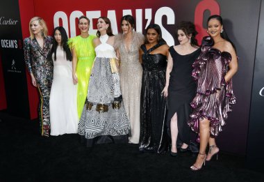 Cate Blanchett, Awkwafina, Sarah Paulson, Anne Hathaway, Sandra Bullock, Mindy Kaling, Helena Bonham Carter, Rihanna Ocean ' 'S 8 prömiyeri için gelen, Lincoln Center 'da Alice Tully Hall, New York, NY Haziran 5, 2018. Fotoğraf: Derek Storm/Everett Col