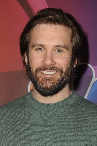 Clive Standen Aux Arrivées Pour 2018 Nbc Midseason Press Junket — Photo