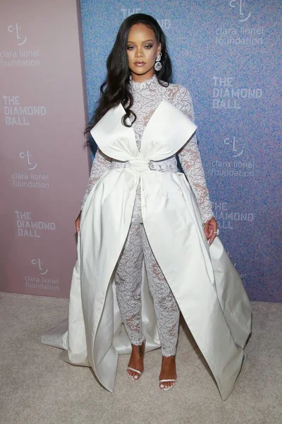 Rihanna Bij Aankomsten Voor Clara Lionel Foundation Jaarlijkse Diamond Ball — Stockfoto