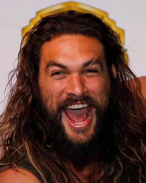 Jason Momoa Bei Der Ankunft Für Warner Bros Pictures Lädt — Stockfoto