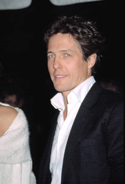 Hugh Grant Estreno Dos Semanas Noticia 2002 — Foto de Stock