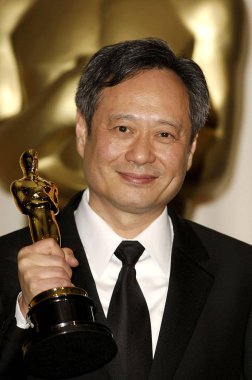 Ang Lee Oscar için basın odasında 78 Yıllık Akademi Ödülleri, Kodak Tiyatrosu, Los Angeles, Ca, Mart 05, 2006. Fotoğraf: Michael Germana / Everett Koleksiyonu