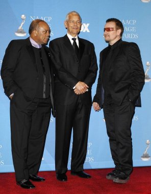 Quincy Jones, Julian Bond, Bono 38th yıllık NAACP Image Awards için basın odasında, Shrine Auditorium, Los Angeles, CA, Mart 02, 2007. Fotoğraf: Michael Germana/Everett Collection