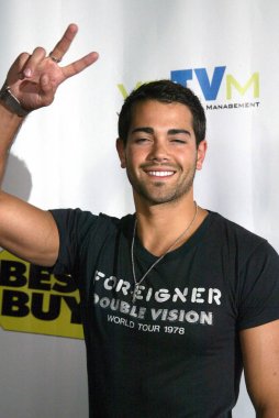 Jesse Metcalfe (bir yabancı t-shirt) Vgtv, BPM dergisi için gelen gelen, En Iyi satın E3 2005 açıklanması, Avalon, Los Angeles, CA, Mayıs 18, 2005. Fotoğraf: Effie Naddel/Everett Collection