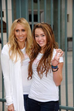 Tish Cyrus, Miley Cyrus Revlon Run / Los Angeles Kadınlar için Walk için katılım, Los Angeles Memorial Coliseum, Los Angeles, Ca Mayıs 9, 2009. Fotoğraf: Michael Germana / Everett Koleksiyonu