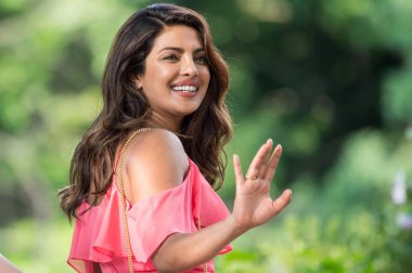 Priyanka Chopra, film set ' ' değil ' 't o romantik ' ' dışarı ve hakkında Celebrity candids için-Tue,, New York, NY Temmuz 11, 2017. Fotoğraf: Steven Ferdman/Everett Collection