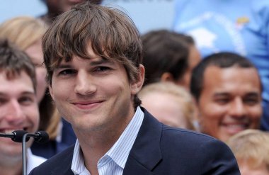 Ashton Kutcher Eğlence Sanayi Vakfı I Join Kick Off Teşvik Gönüllülük, Times Square, New York, Ny 10 Eylül 2009 için basın toplantısında. Fotoğraf: Kristin Callahan / Everett Koleksiyonu