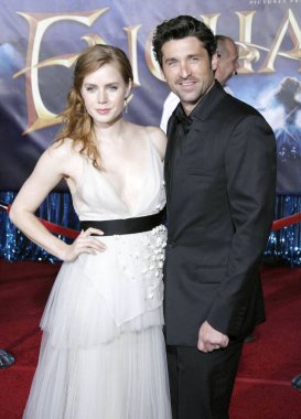 Amy Adams, Patrick Dempsey Enchanted Premiere için gelenler, El Capitan Tiyatrosu, Los Angeles, Ca, Kasım 17, 2007. Fotoğraf: Adam Orchon / Everett Koleksiyonu