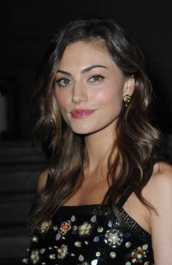 Phoebe Tonkin Chanel güzel takı ev sahipleri New York Halk Kütüphanesi Gala, Stephen A. Schwarzman Binası, New York, NY Haziran 2, 2016 için gelenler. Fotoğraf: Kristin Callahan