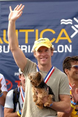 Tate Donovan 19 Yıllık Nautica Malibu Triatlon, Zuma Beach, Malibu, Ca, 25 Eylül 2005 için yerde. Fotoğraf: John Hayes / Everett Koleksiyonu