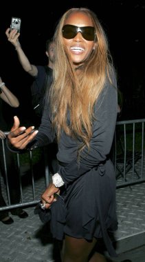 Naomi Campbell Olympus 2006 İlkbahar / Yaz Moda Haftası, Bryant Park, New York, Ny, 15 Eylül 2005 için gelenler. Fotoğraf: Gregorio Binuya /Everett Collection