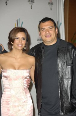 Eva Longoria, Carlos Mencia La Raza Ulusal Konseyi (Nclr), Peninsula Beverly Hills Hotel, Los Angeles, Ca, Nisan 4, 2006 tarafından Alma Ödülleri Adaylık Duyurusu için basın toplantısında. Fotoğraf: Michael Germana / Everett Koleksiyonu
