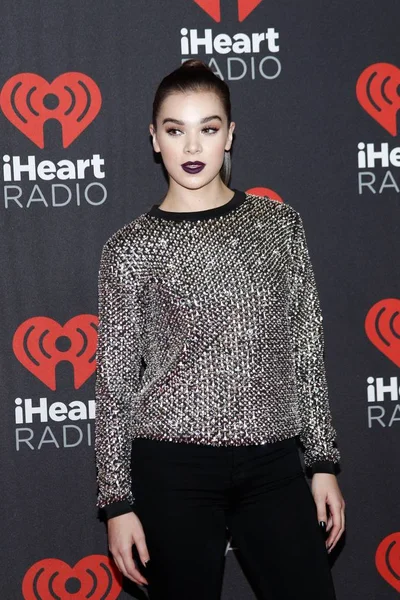 Hailee Steinfeld Menghadiri Iheartradio Music Festival 2016 Fri Mobile Arena — Stok Foto