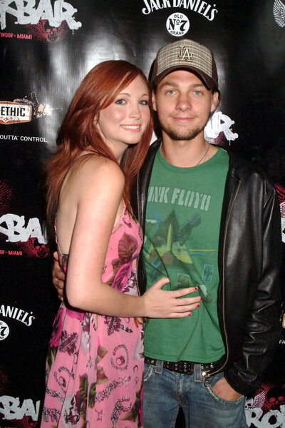 Gregory Smith (в футболке Pink Floyd) на вечеринке Rokbar Hollywood Launch Party, Rokbar Hollywood, Los Angeles, CA, 30 июня 2005. Фото: Tony Gonzalez / Everett Collection
