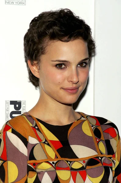 Natalie Portman Party Public Theater Sings 50Th Anniversary Celebration Time — Foto Stock