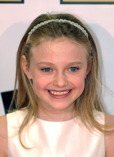 Dakota Fanning Beérkezések Éves Broadcast Film Kritikusok Choice Awards Santa — Stock Fotó