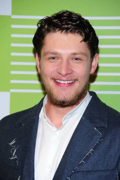 Brett Dier Vid Ankomst För Nätverket Upfronts 2015 London Hotel — Stockfoto