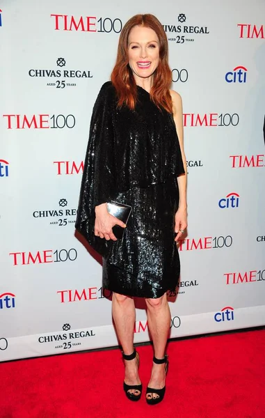 Julianne Moore Vestindo Vestido Givenchy Chegadas Para Time 100 Gala — Fotografia de Stock