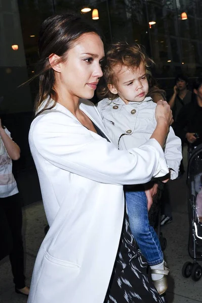 Jessica Alba Honor Marie Warren Out Celebrity Candids Jessica Alba — стоковое фото