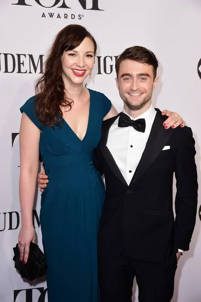 Erin Darke Daniel Radcliffe Chegadas Para 68Th Annual Tony Awards — Fotografia de Stock