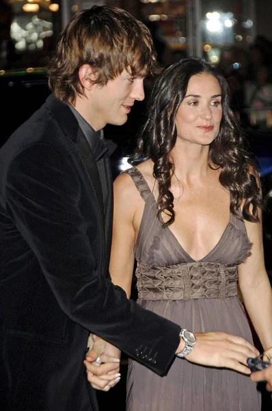 Ashton Kutcher Demi Moore Przy Przyjazdów Afi Fest 2006 Black — Zdjęcie stockowe