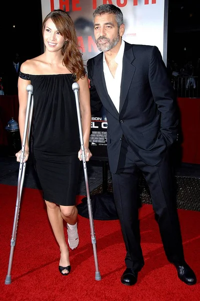 Sarah Larsen George Clooney Arrivals Michael Clayton Premiere Ziegfeld Theatre — Stock Photo, Image