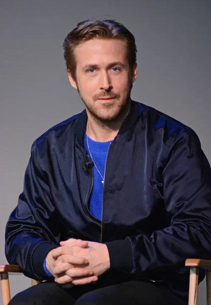 Ryan Gosling Lors Une Apparition Magasin Pour Meet Filmmaker Lost Photo De Stock