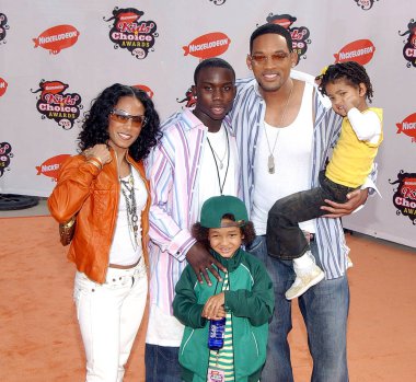 Jada Pinkett Smith, Nickelodeon Kid's Choice Ödülleri, Ucla Pauley Pavilion, Los Angeles, Ca, Nisan 02, 2005 için gelenler aile ile Will Smith. Fotoğraf: John Hayes / Everett Koleksiyonu