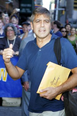 David Letterman ile Late Show için gelenler George Clooney, Ed Sullivan Tiyatrosu, New York, Ny, Eylül 21, 2005. Fotoğraf: Gregorio Binuya /Everett Collection