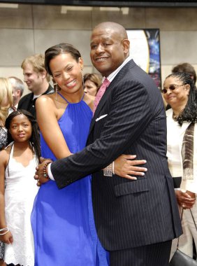Keisha Whitaker, Forest Whitaker Forest Whitaker için Hollywood Walk Of Fame Star için indüksiyon töreninde, Kodak Tiyatrosu önünde Hollywood Bulvarı, Los Angeles, Ca, Nisan 16, 2007. Fotoğraf: Michael Germana / Everett Koleksiyonu